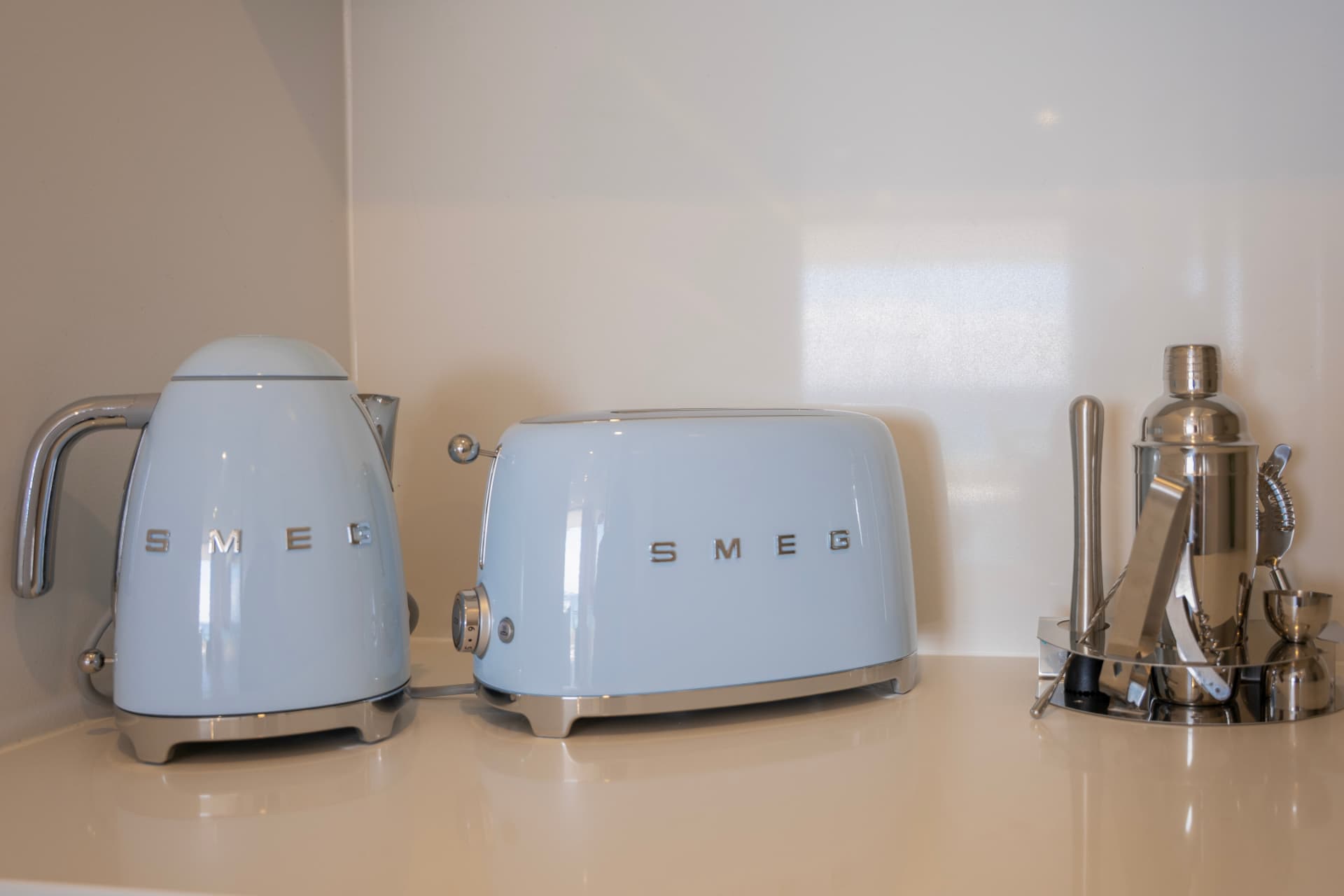Retro kettle, toaster and barware set on the kitchen bench